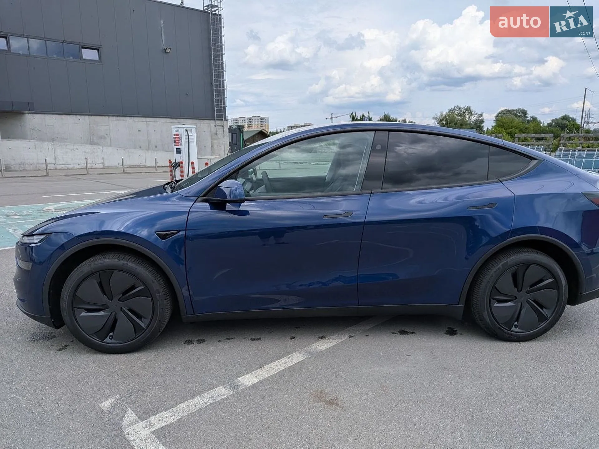 2025 Tesla Model Y - мініатюра 13