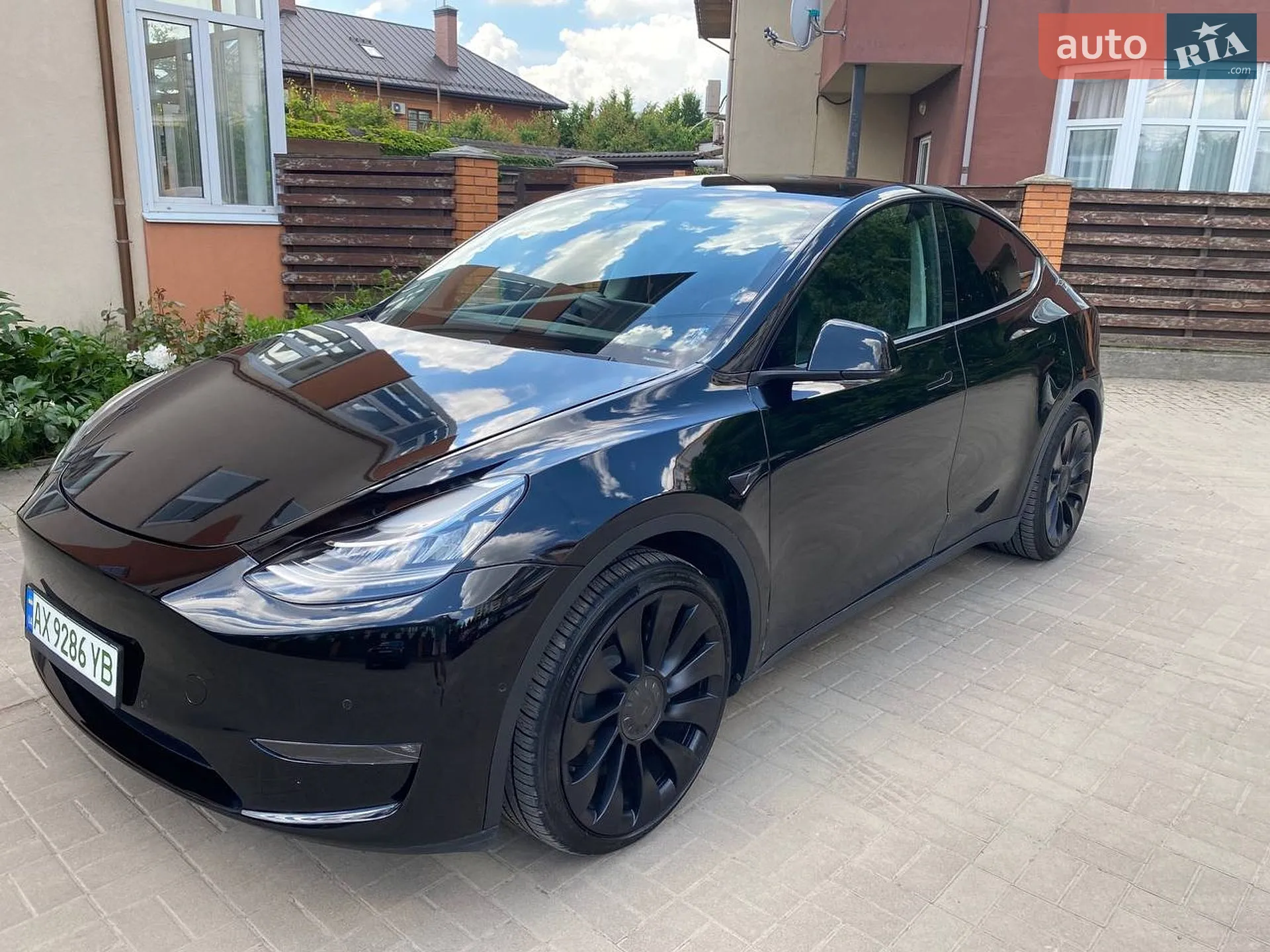 2020 Tesla Model Y - фото 1