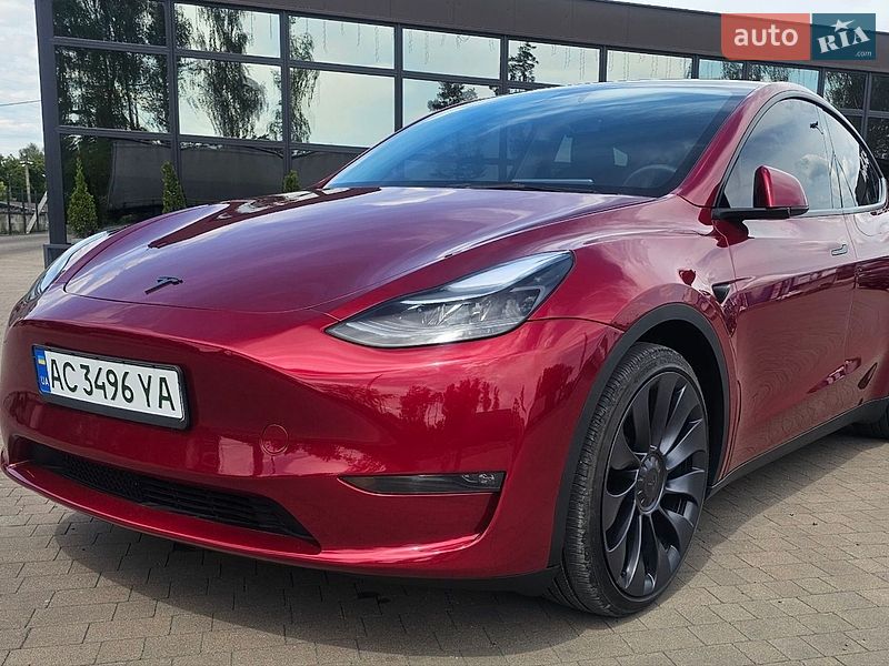 Tesla Model Y 2025