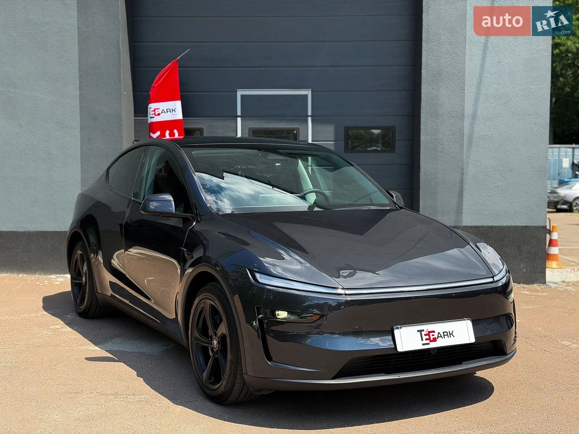 2025 Tesla Model Y - мініатюра 12
