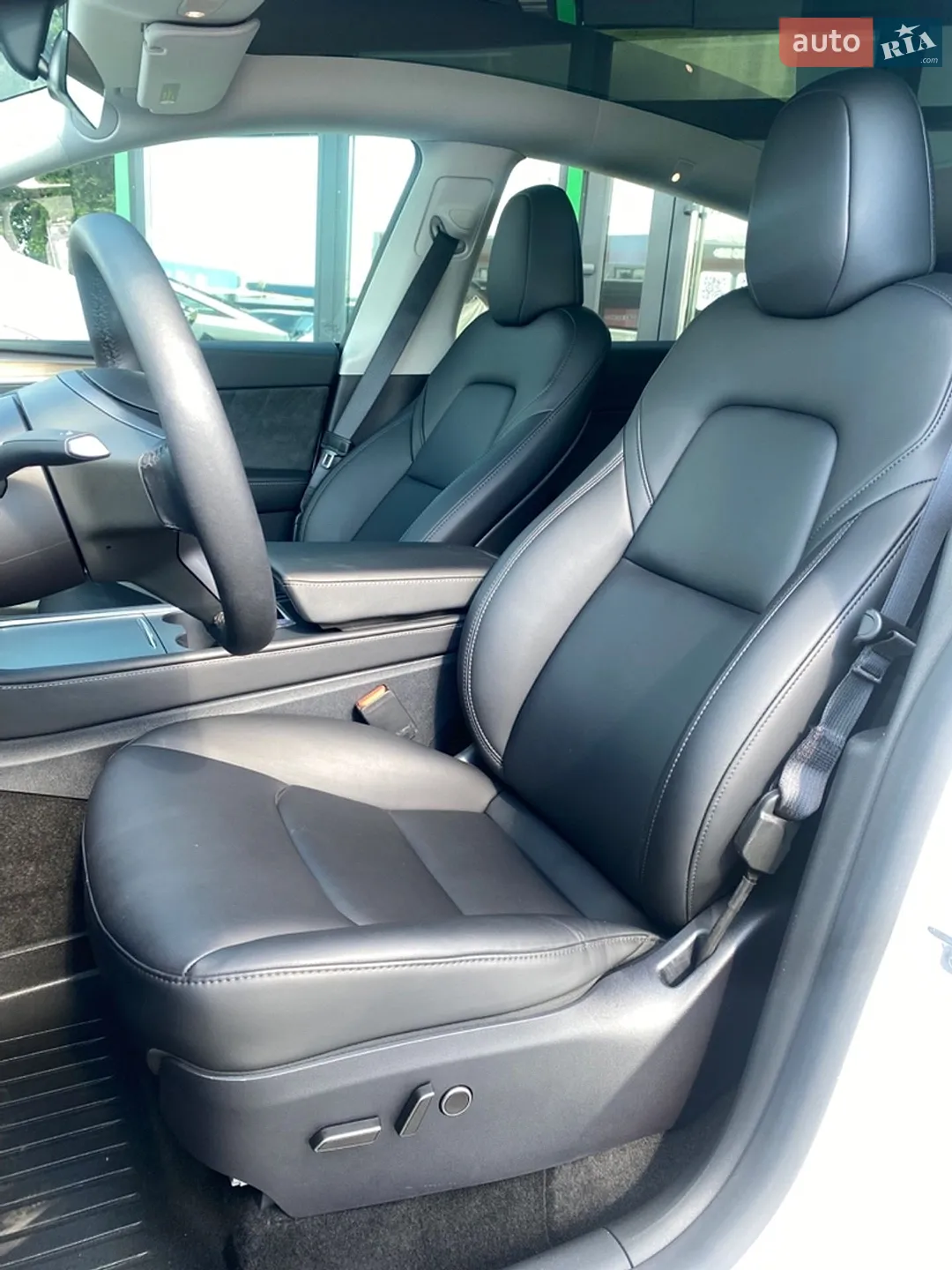 2024 Tesla Model Y - мініатюра 8