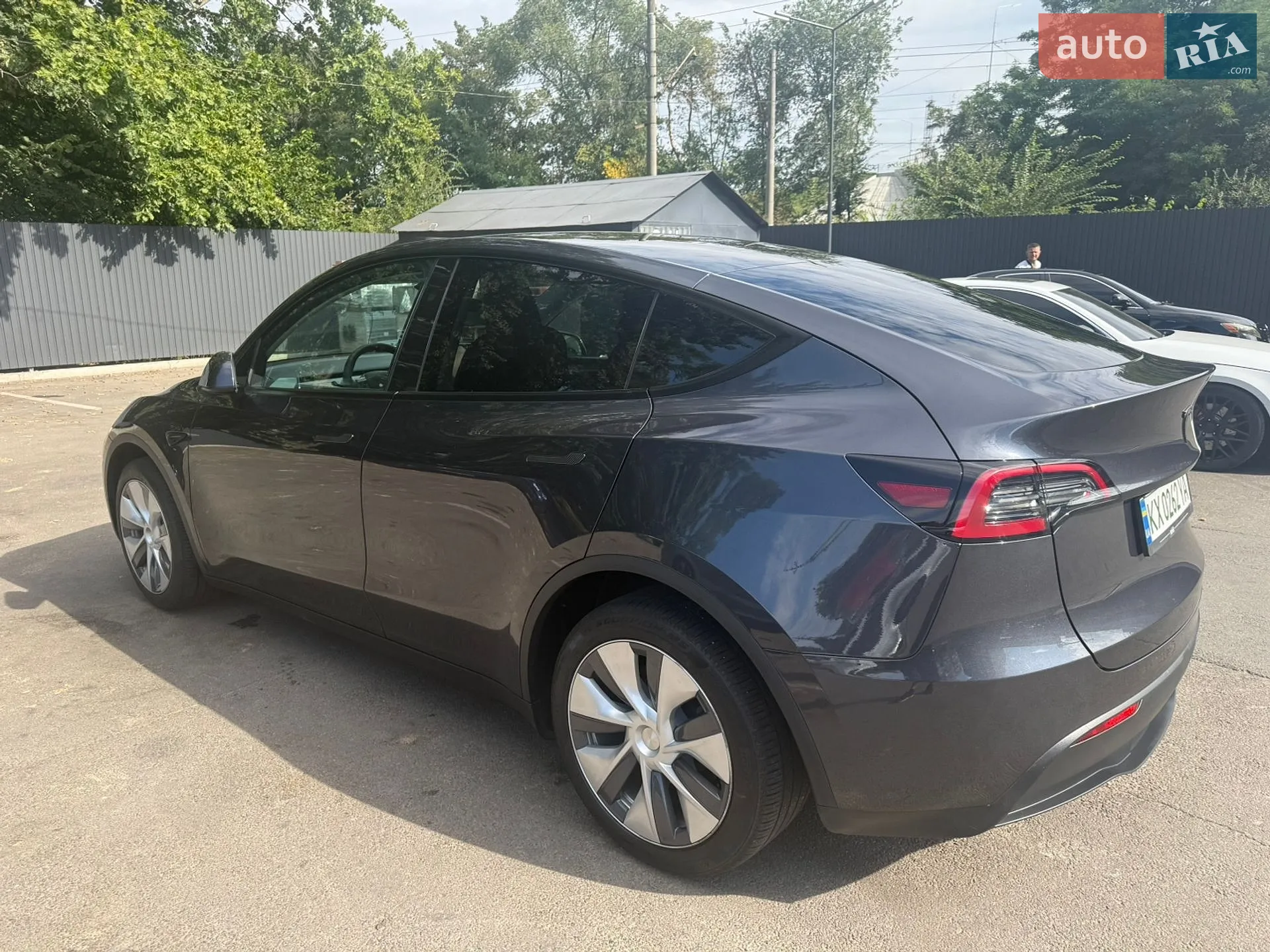 2024 Tesla Model Y - мініатюра 3