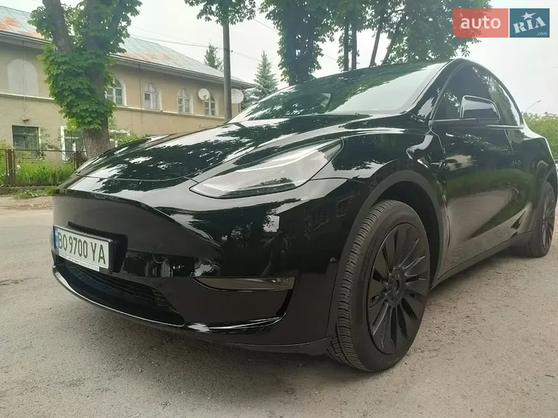 Tesla Model Y 2024
