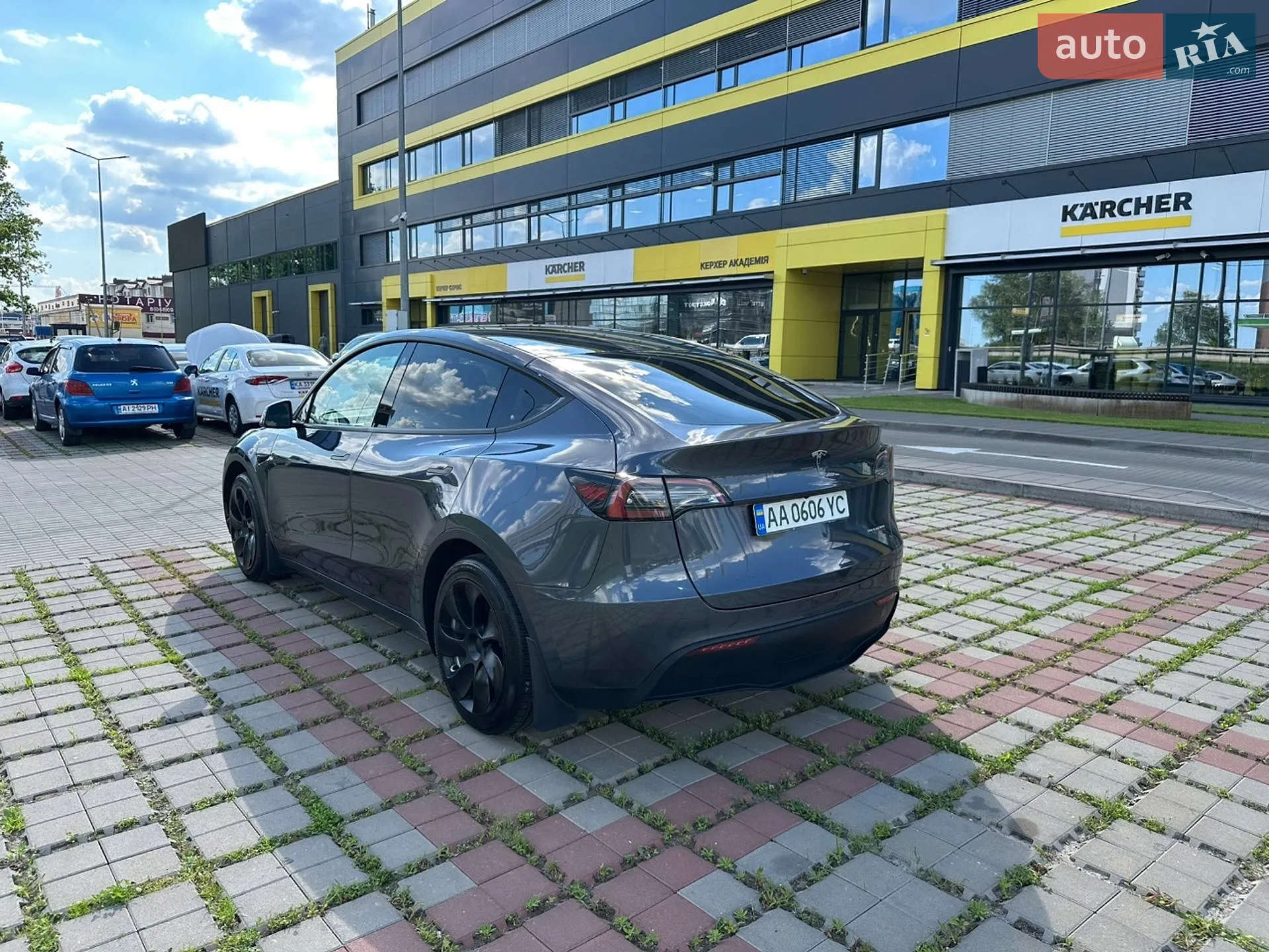 2022 Tesla Model Y - мініатюра 4