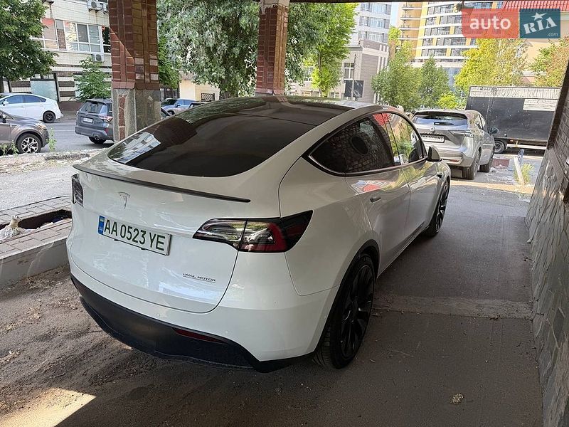 Внедорожник / Кроссовер Tesla Model Y 2020 в Киеве