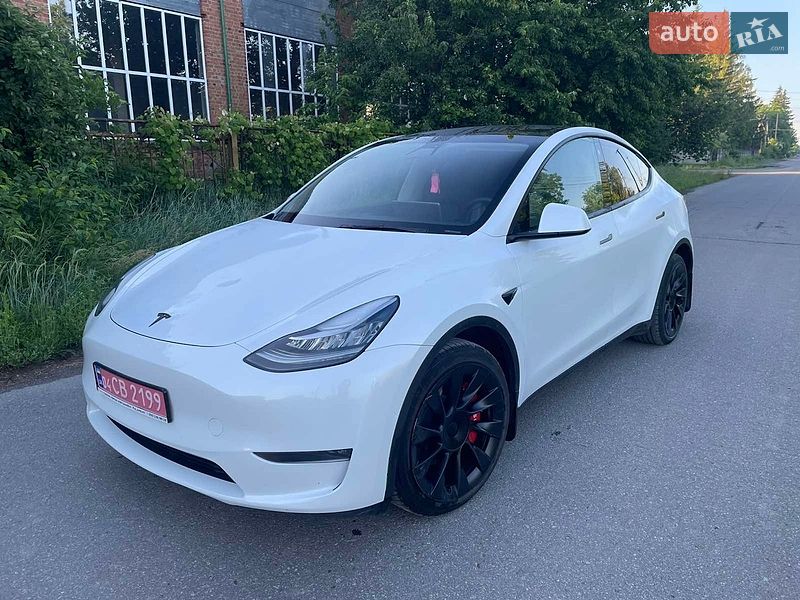Позашляховик / Кросовер Tesla Model Y 2022 в Чернівцях