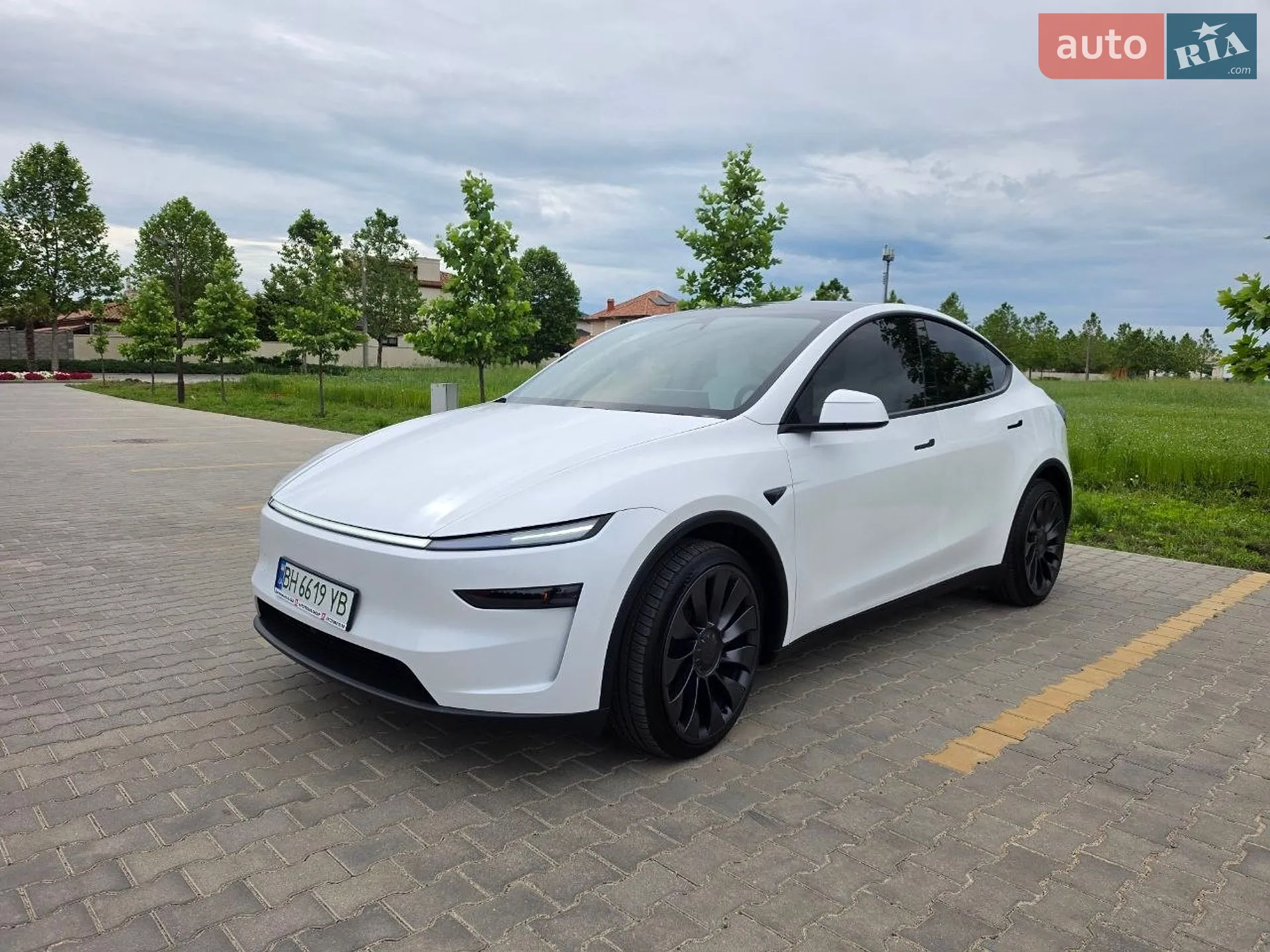 2025 Tesla Model Y - мініатюра 2