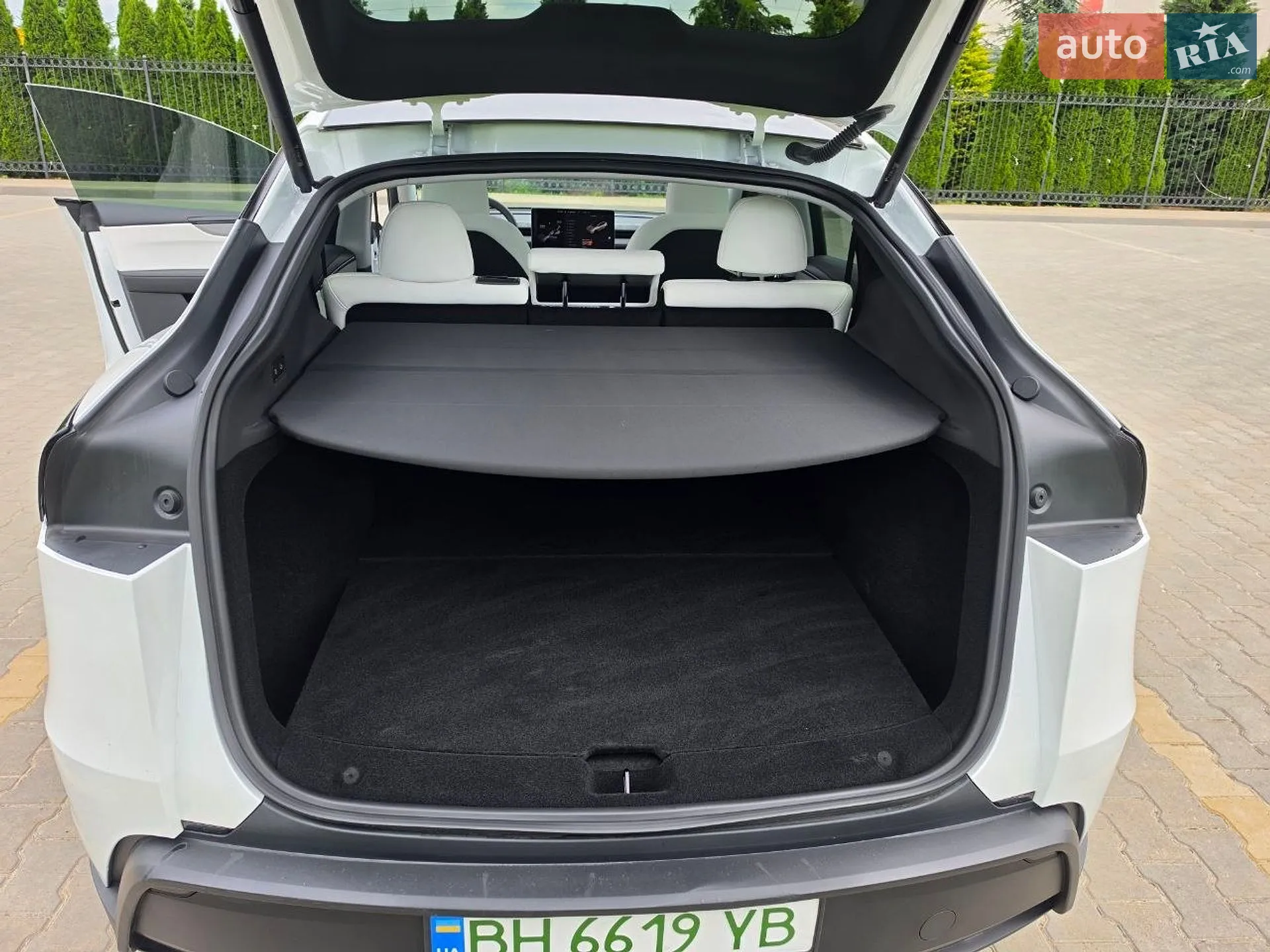 2025 Tesla Model Y - мініатюра 10