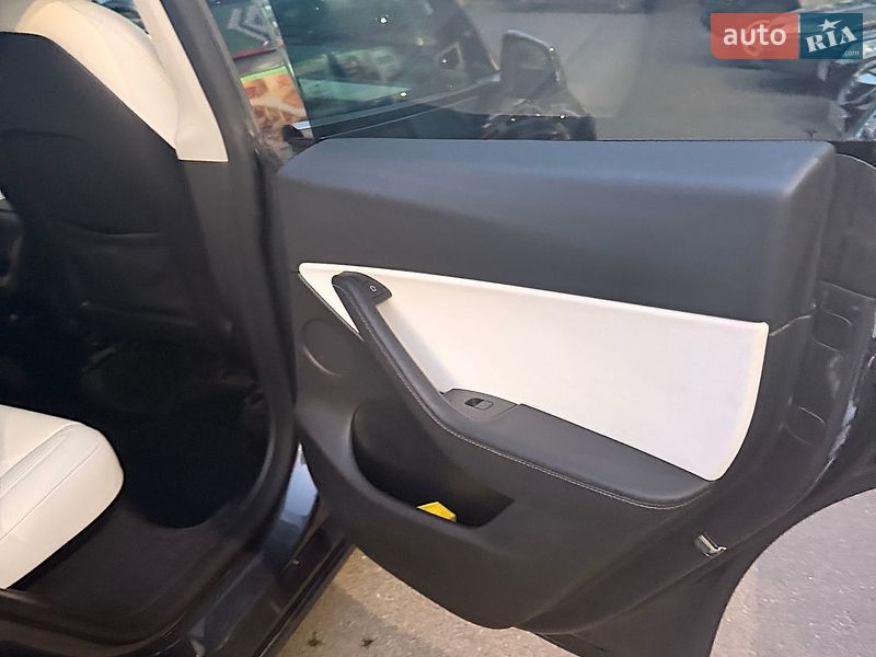 Внедорожник / Кроссовер Tesla Model Y 2022 в Киеве