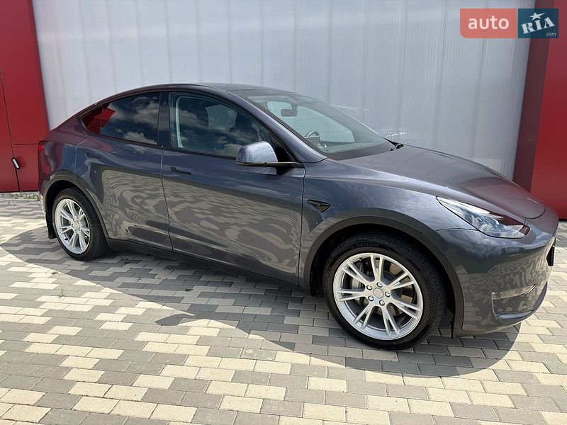Tesla Model Y 2023