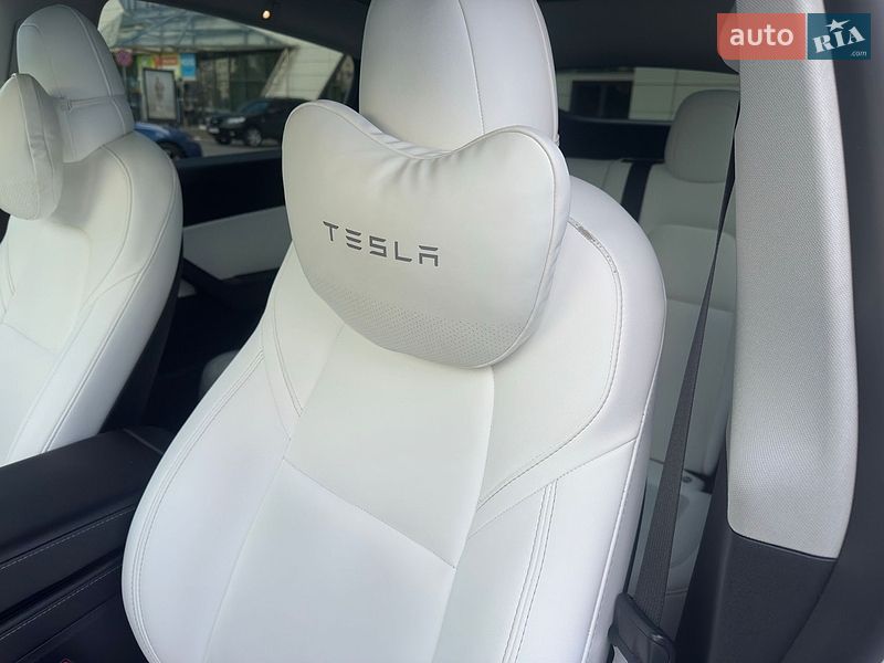 Внедорожник / Кроссовер Tesla Model Y 2021 в Черновцах