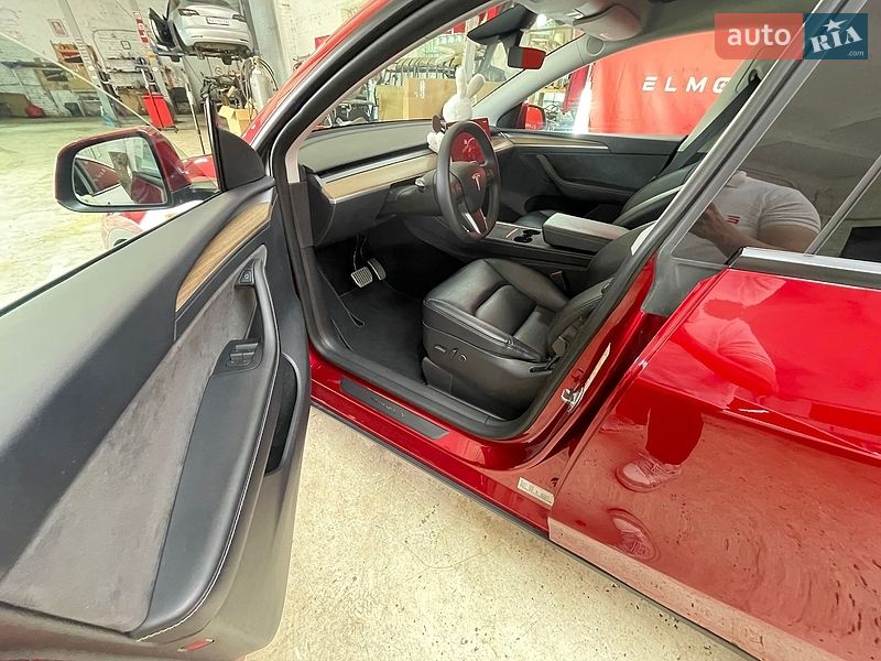 Внедорожник / Кроссовер Tesla Model Y 2024 в Киеве