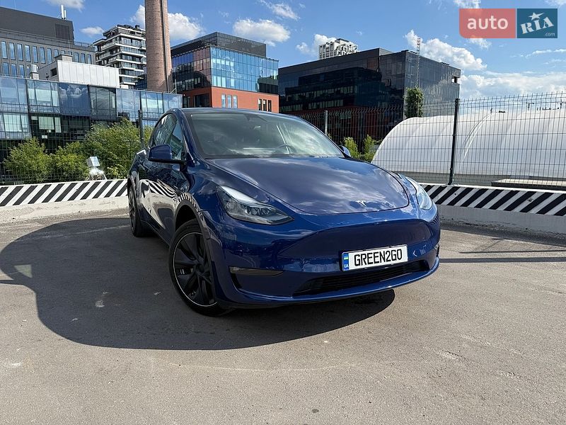 Tesla Model Y 2024