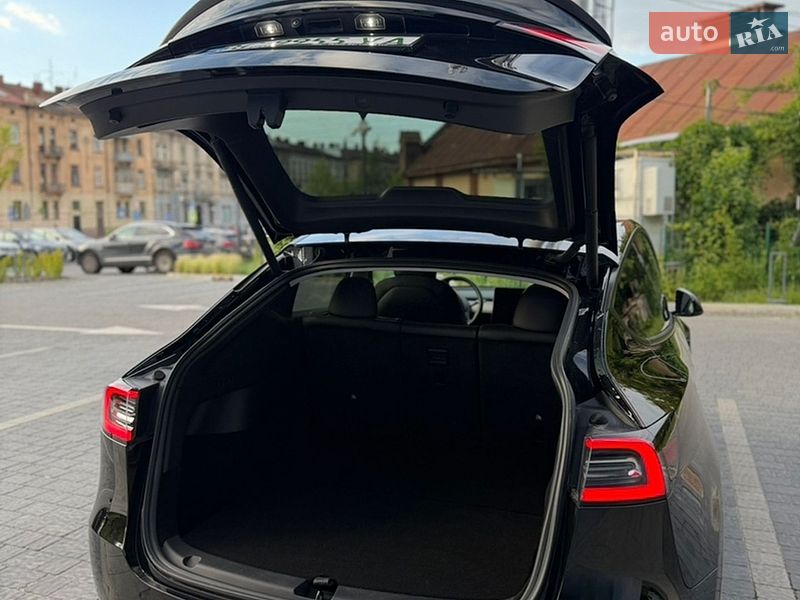 Позашляховик / Кросовер Tesla Model Y 2022 в Львові