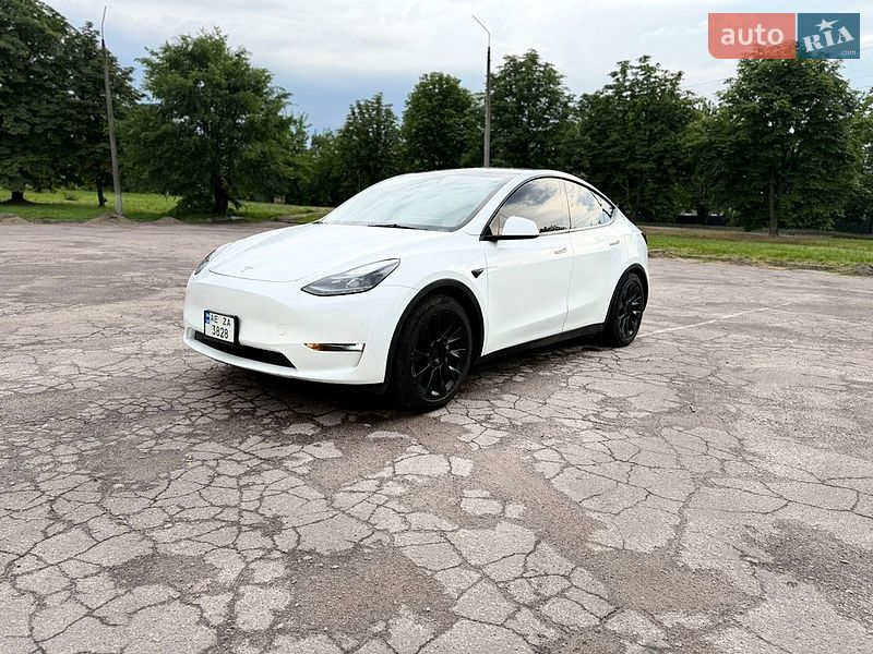 Tesla Model Y 2023