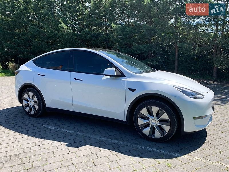 Внедорожник / Кроссовер Tesla Model Y 2023 в Ивано-Франковске