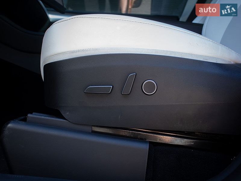 Позашляховик / Кросовер Tesla Model Y 2022 в Києві