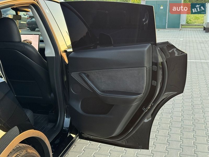 Внедорожник / Кроссовер Tesla Model Y 2023 в Виннице
