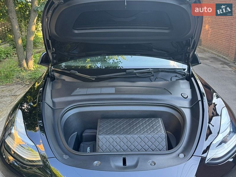 Позашляховик / Кросовер Tesla Model Y 2021 в Києві