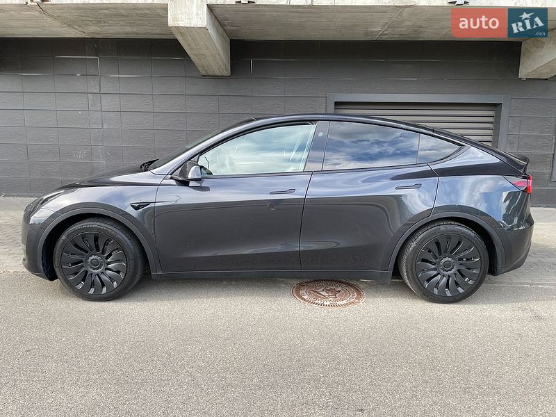 Внедорожник / Кроссовер Tesla Model Y 2024 в Киеве