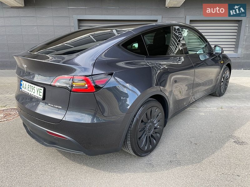 Внедорожник / Кроссовер Tesla Model Y 2024 в Киеве