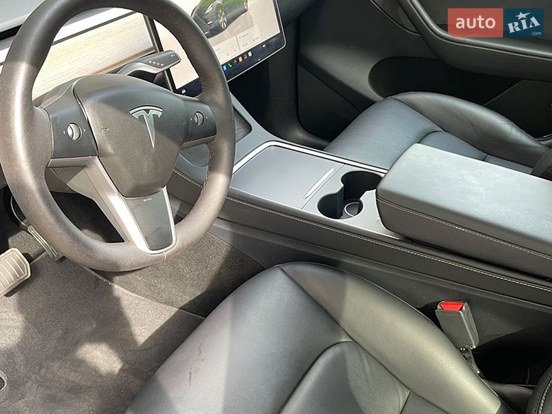 Внедорожник / Кроссовер Tesla Model Y 2024 в Киеве