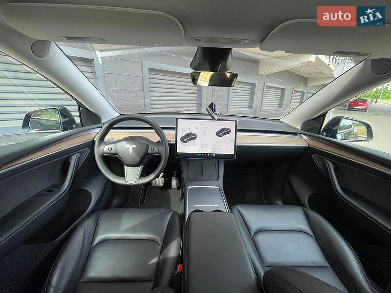 Внедорожник / Кроссовер Tesla Model Y 2024 в Киеве