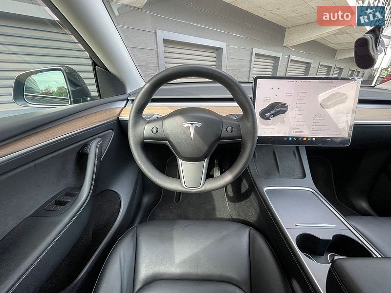 Внедорожник / Кроссовер Tesla Model Y 2024 в Киеве