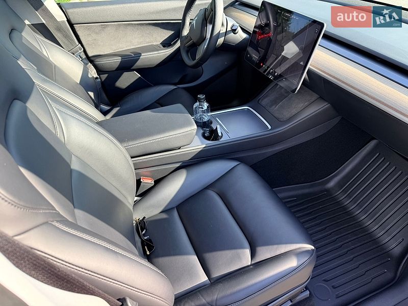 Внедорожник / Кроссовер Tesla Model Y 2021 в Киеве