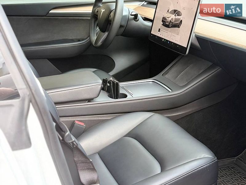 Внедорожник / Кроссовер Tesla Model Y 2023 в Киеве