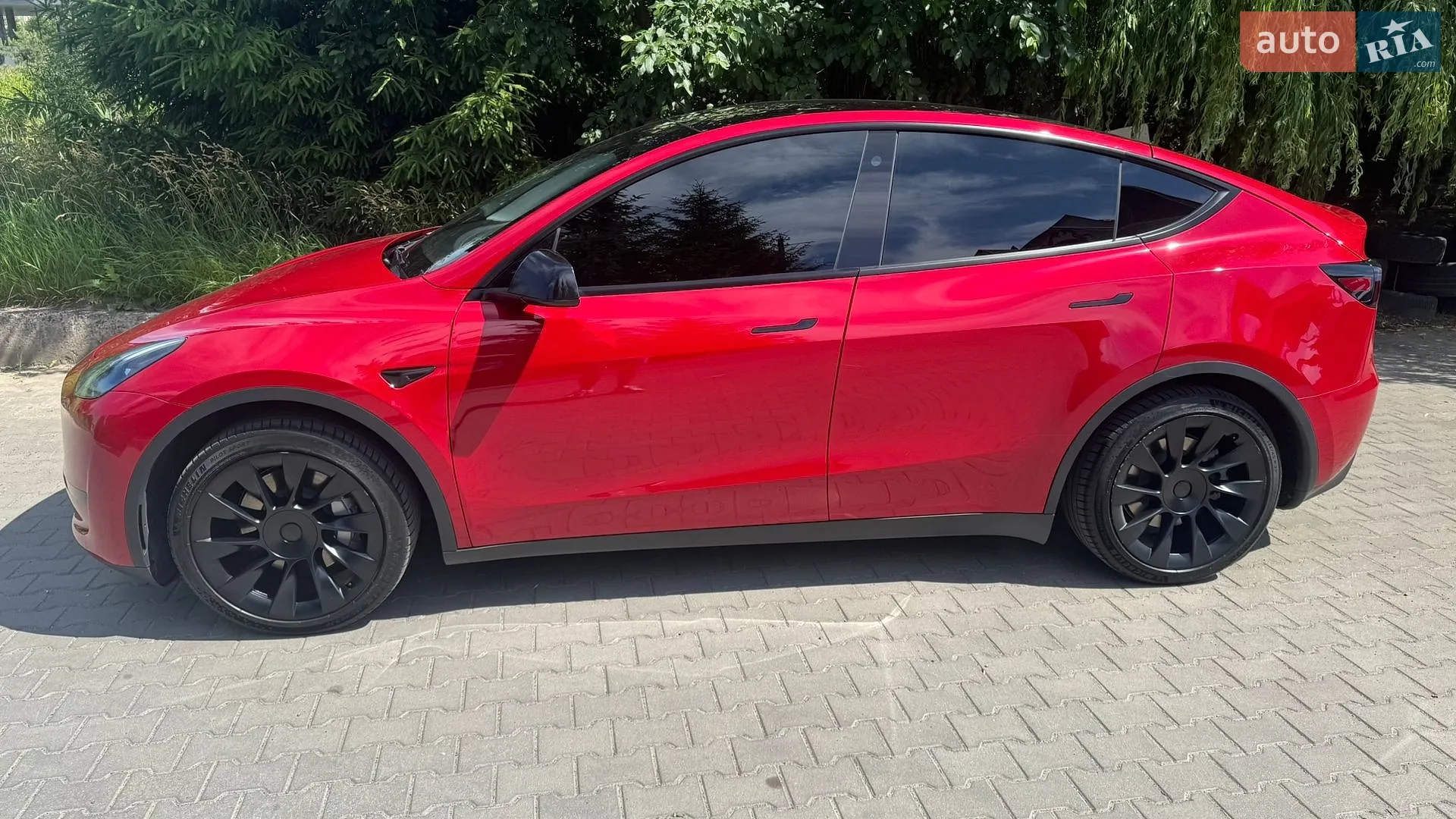 Tesla Model Y 2022 VIN LRWYGCFSXPC636858 фото оголошення 3 з 34