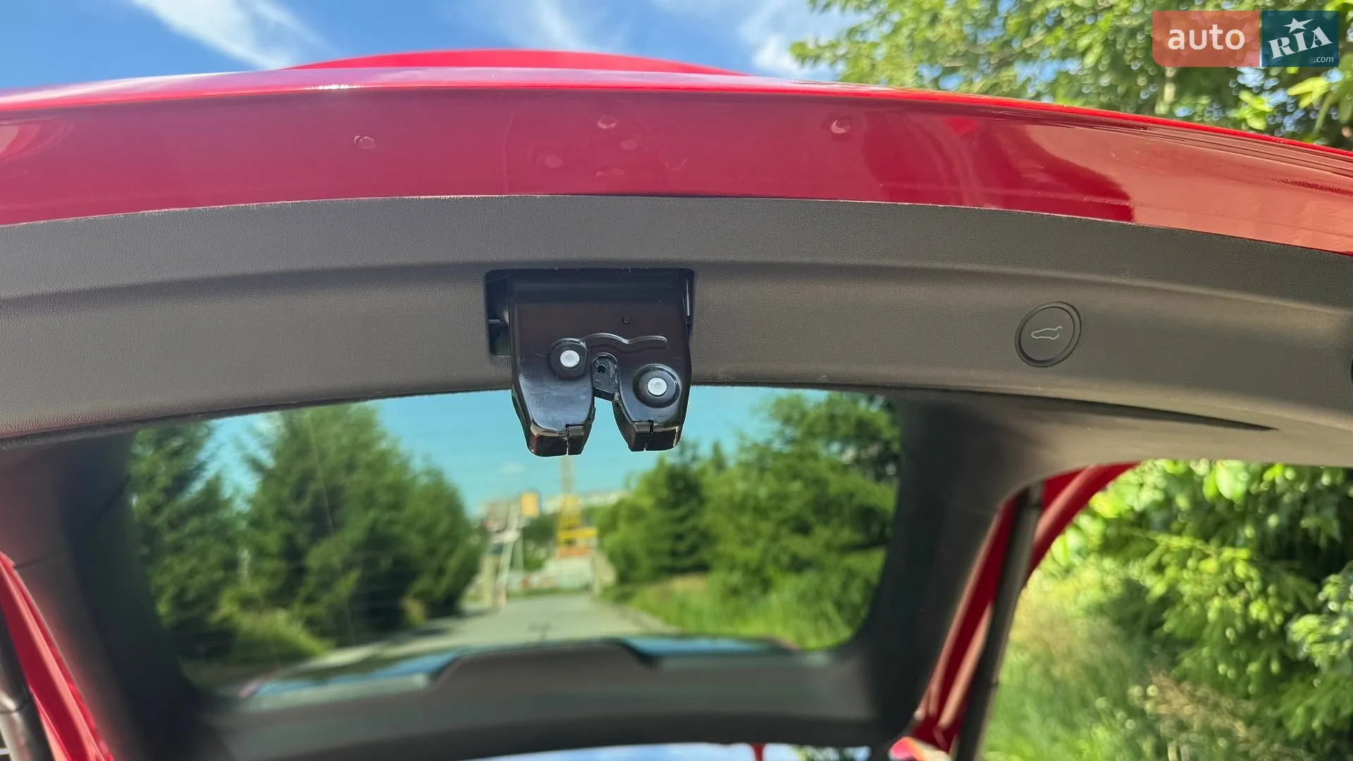 Tesla Model Y 2022 VIN LRWYGCFSXPC636858 фото оголошення 15 з 34