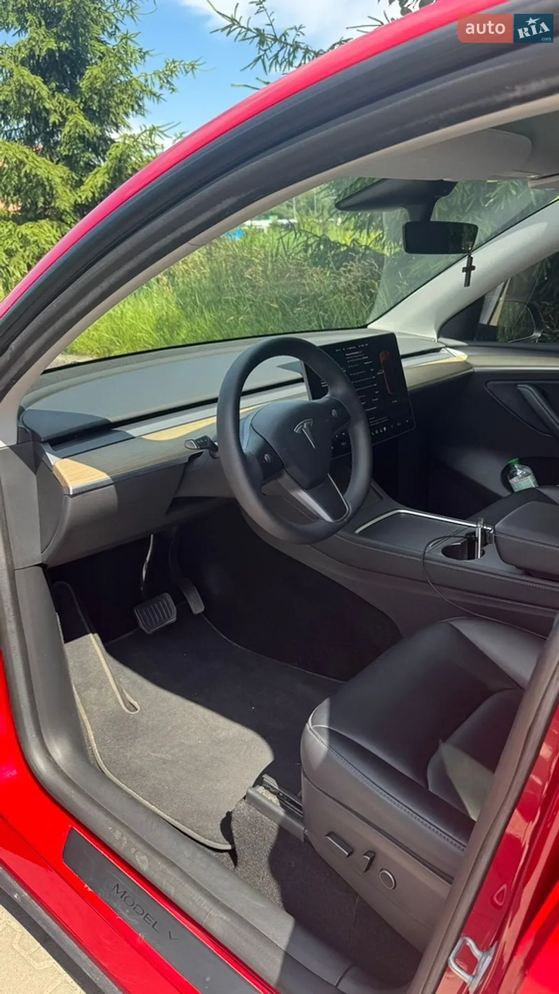 Tesla Model Y 2022 VIN LRWYGCFSXPC636858 фото оголошення 19 з 34