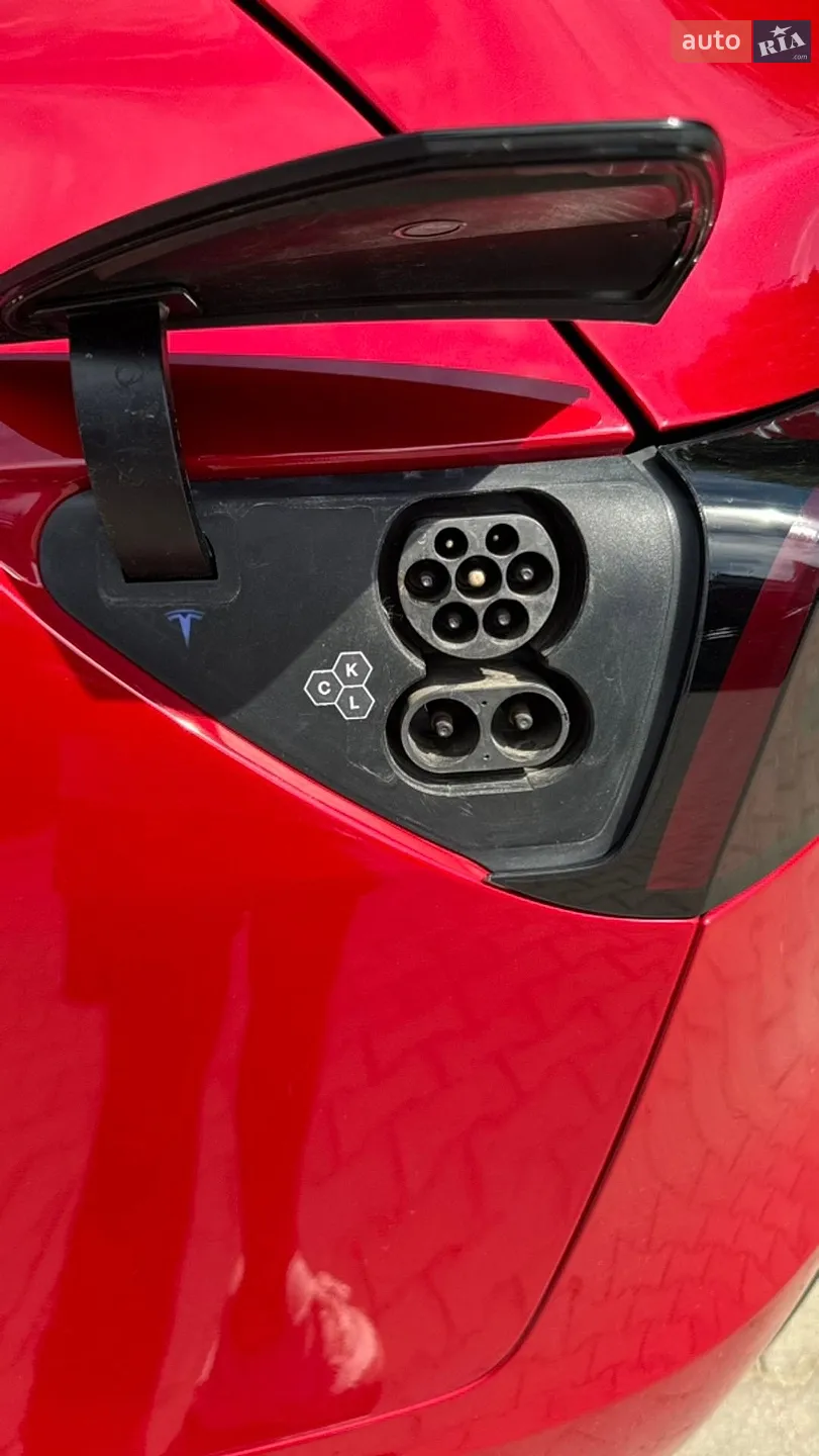 Tesla Model Y 2022 VIN LRWYGCFSXPC636858 фото оголошення 31 з 34