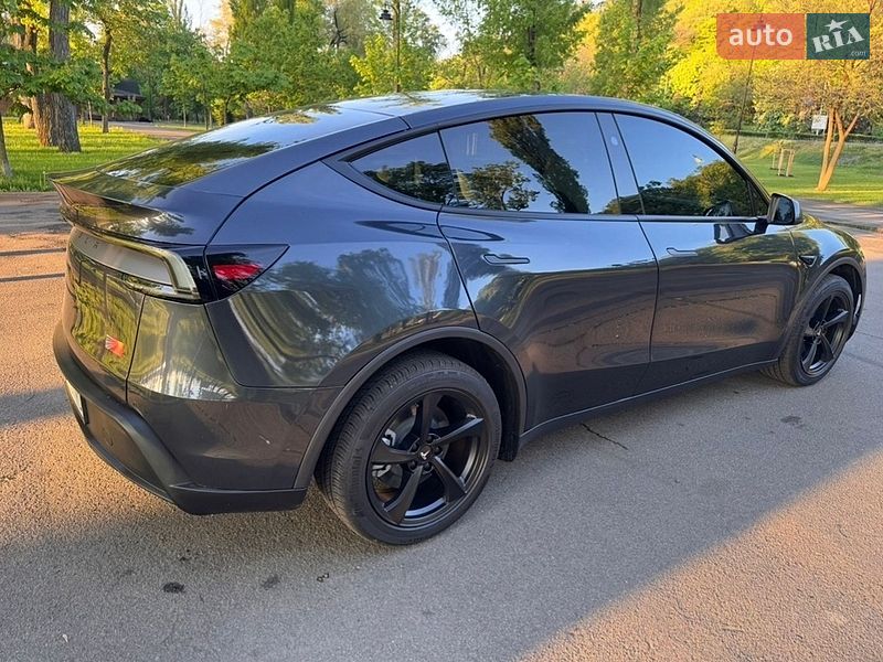 Внедорожник / Кроссовер Tesla Model Y 2025 в Киеве
