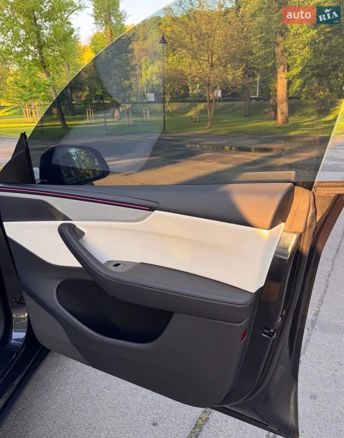 2025 Tesla Model Y - мініатюра 18