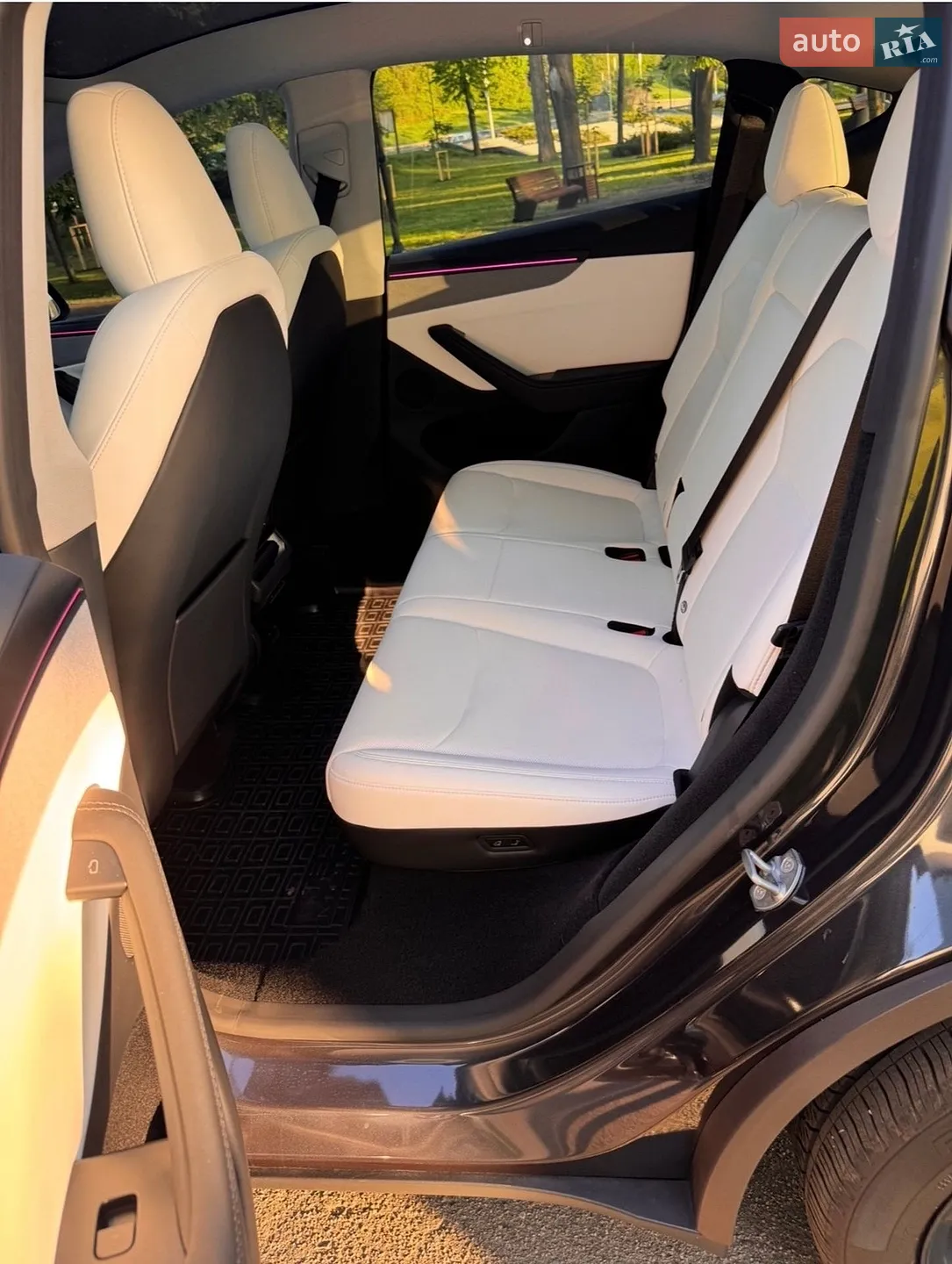 2025 Tesla Model Y - мініатюра 31
