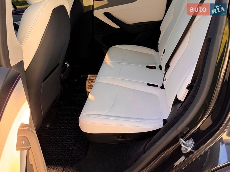 Внедорожник / Кроссовер Tesla Model Y 2025 в Киеве
