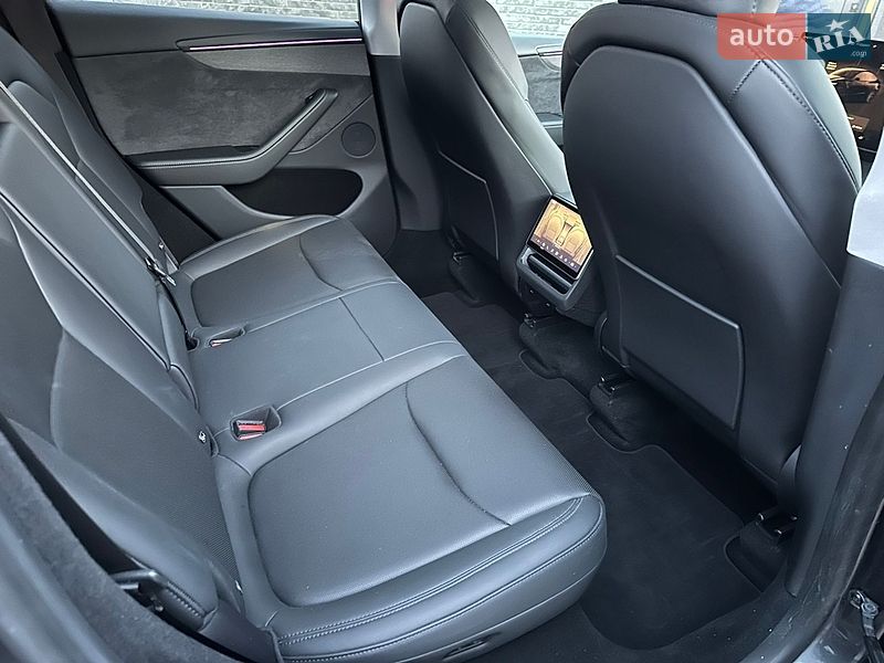 Позашляховик / Кросовер Tesla Model Y 2025 в Києві