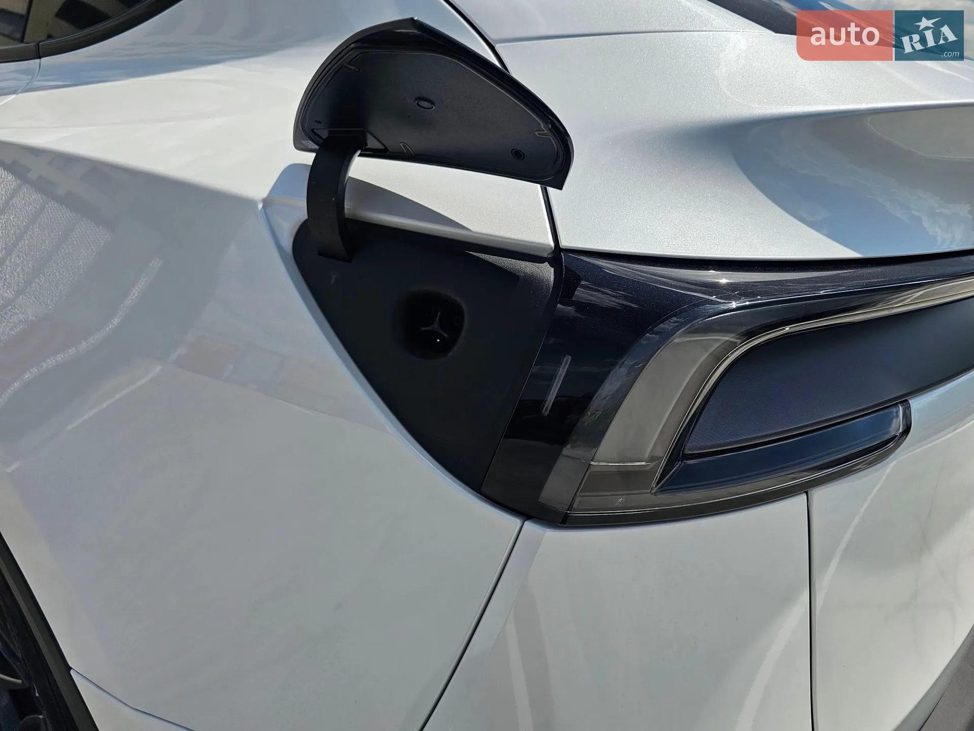 2025 Tesla Model Y - мініатюра 5
