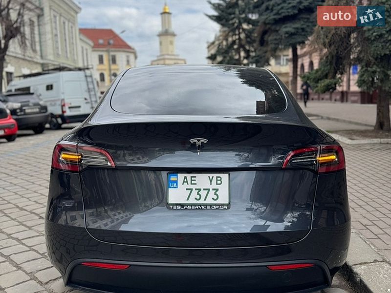 Позашляховик / Кросовер Tesla Model Y 2024 в Івано-Франківську