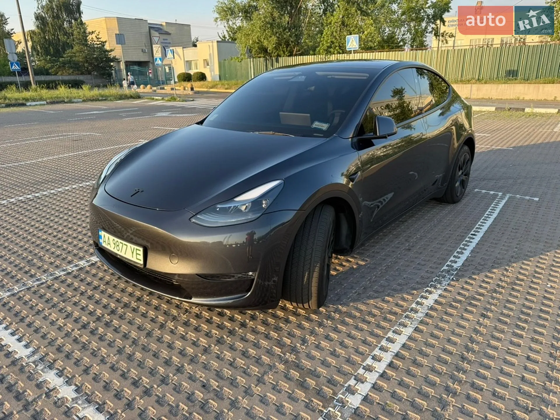 2025 Tesla Model Y - мініатюра 3