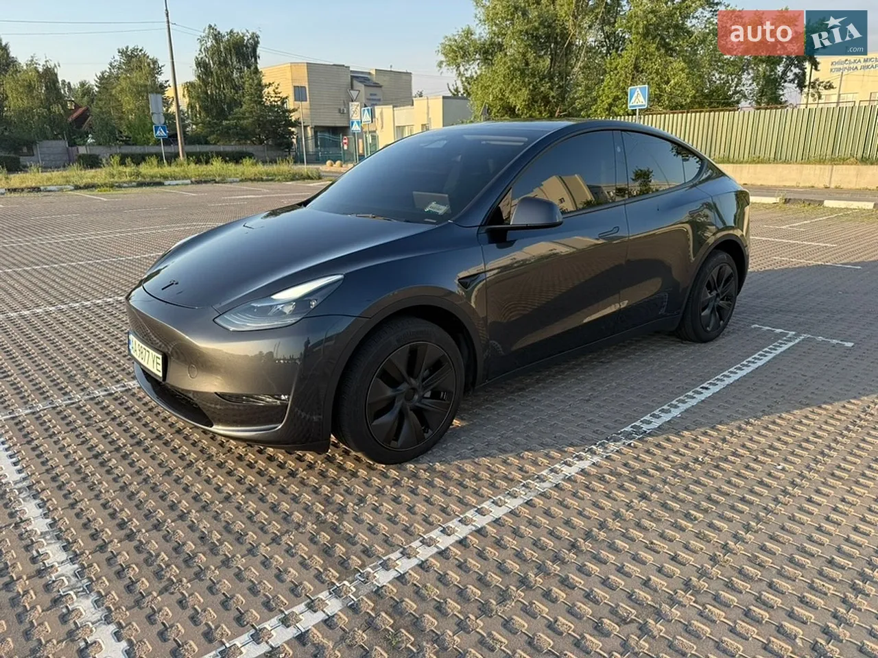 2025 Tesla Model Y - мініатюра 24