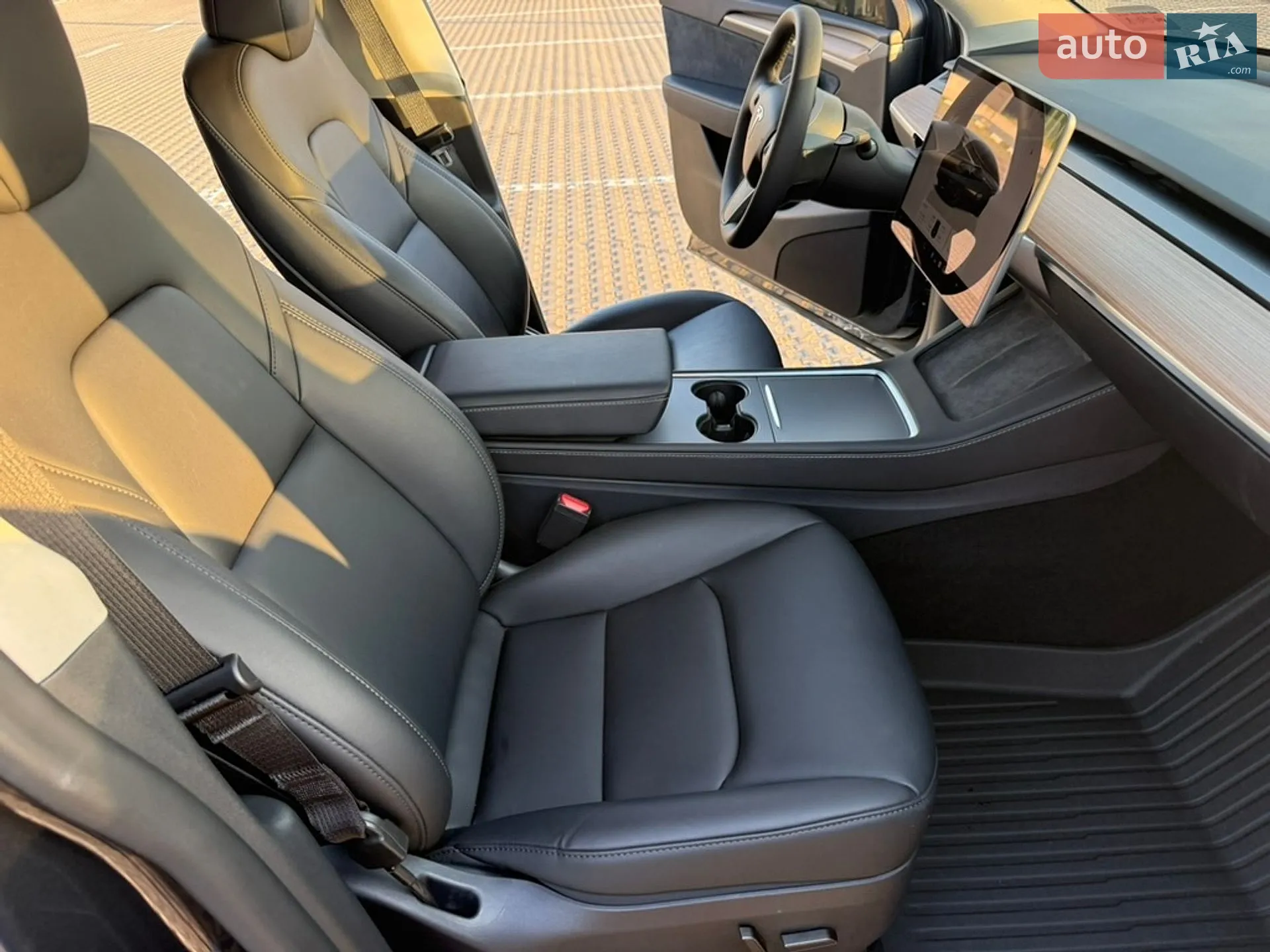 2025 Tesla Model Y - мініатюра 35