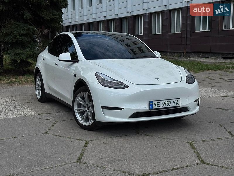 Tesla Model Y 2021