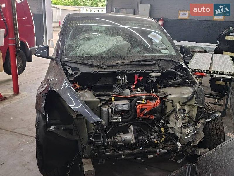 Внедорожник / Кроссовер Tesla Model Y 2025 в Киеве фото 7 Внедорожник / Кроссовер Tesla Model Y 2025 в Киеве