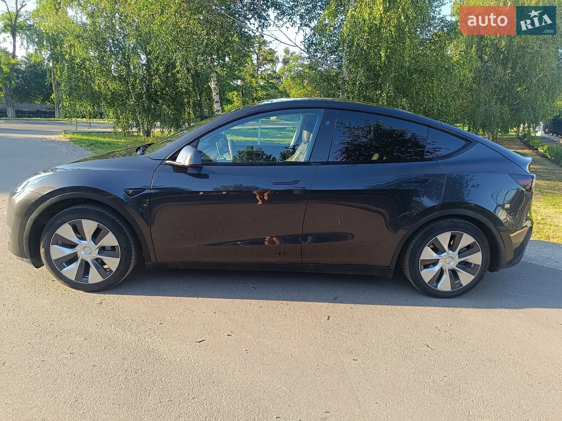 2024 Tesla Model Y - мініатюра 3