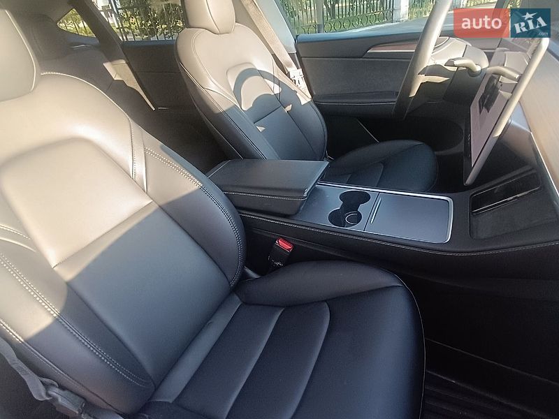 Внедорожник / Кроссовер Tesla Model Y 2024 в Днепре