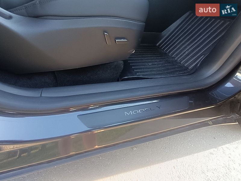 Внедорожник / Кроссовер Tesla Model Y 2024 в Днепре