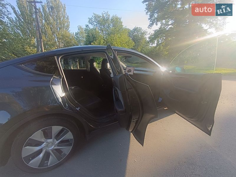 Внедорожник / Кроссовер Tesla Model Y 2024 в Днепре